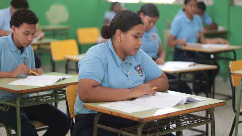 Educación Convoca a Más de 111 Mil Estudiantes para Pruebas Nacionales 2026