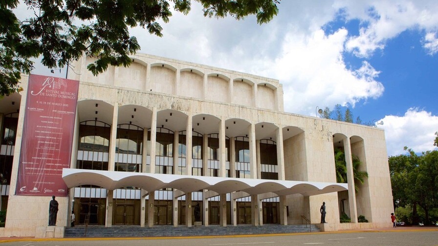 Giovanny Cruz Critica Uso del Teatro Nacional para Velatorios
