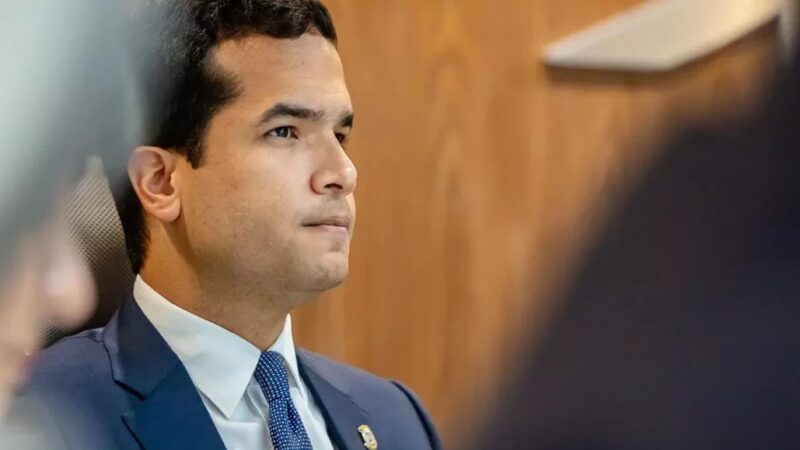 Omar Fernández Critica Reforma Fiscal: Sacrificio Ciudadano, Gasto Gubernamental Intacto