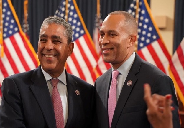 Hakeem Jeffries apoya decididamente a Adriano Espaillat en las primarias demócratas