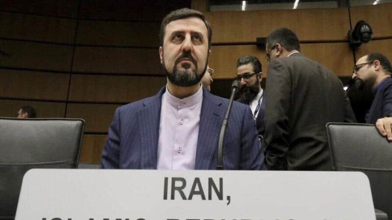 Irán y EE. UU. Firman Acuerdo Histórico para Finalizar Conflicto