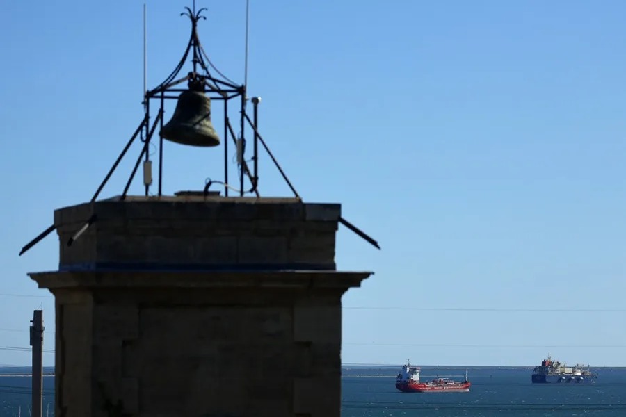 El Brent Supera los 80 Dólares ante Expectativas de Paz en Irán