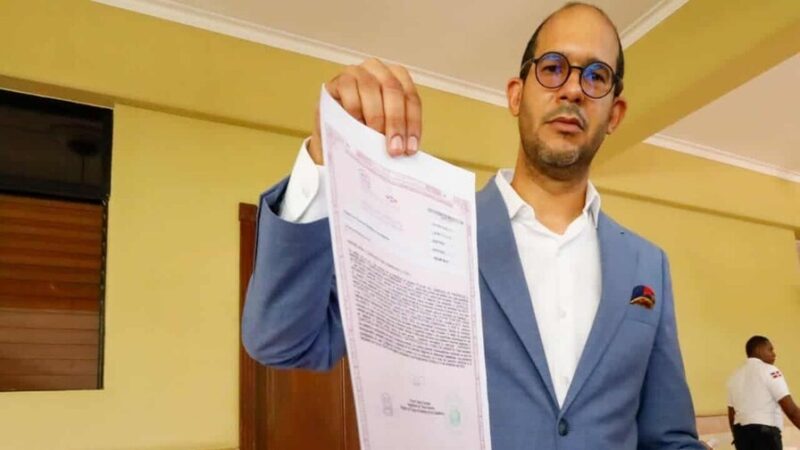 Controversia por Asfaltado en Terrenos Disputados en Santiago