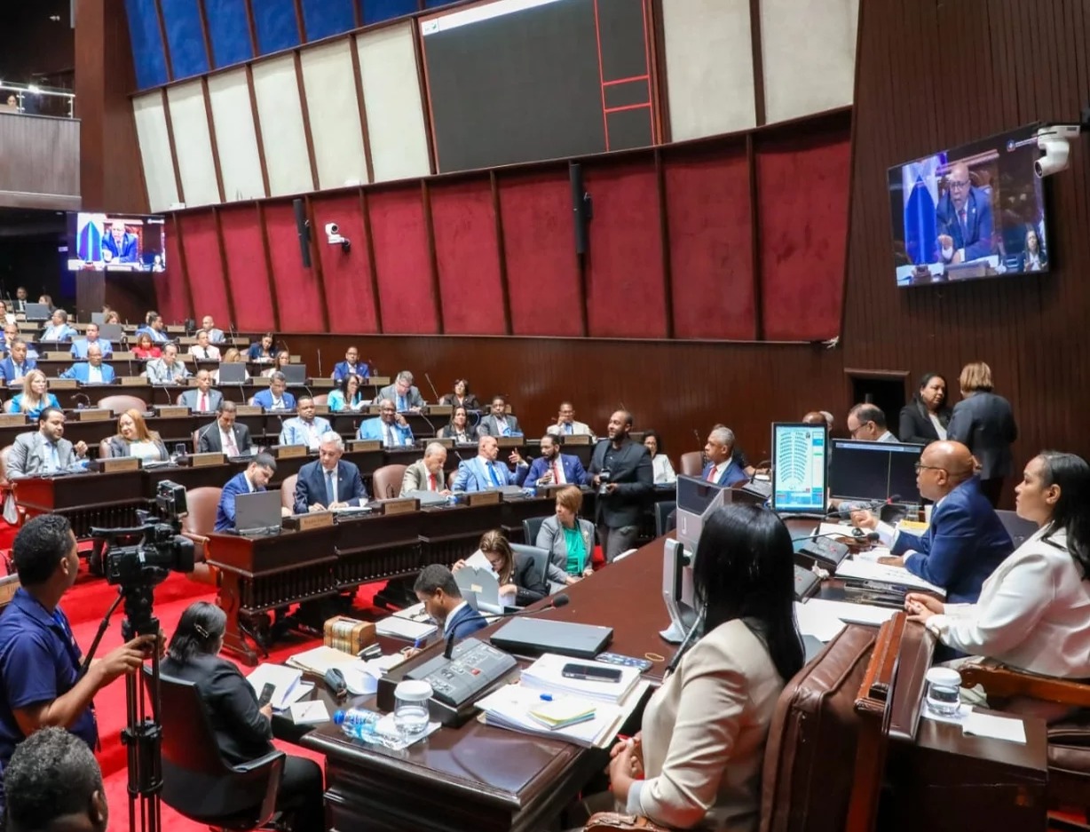 Diputados Dominicanos Inician Intensa Semana Legislativa con Temas Menores en Agenda
