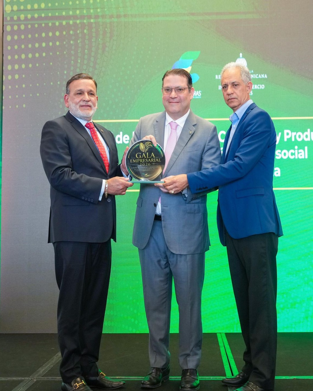Cámara de Comercio de San Francisco de Macorís Honra a Eduardo Sanz Lovatón