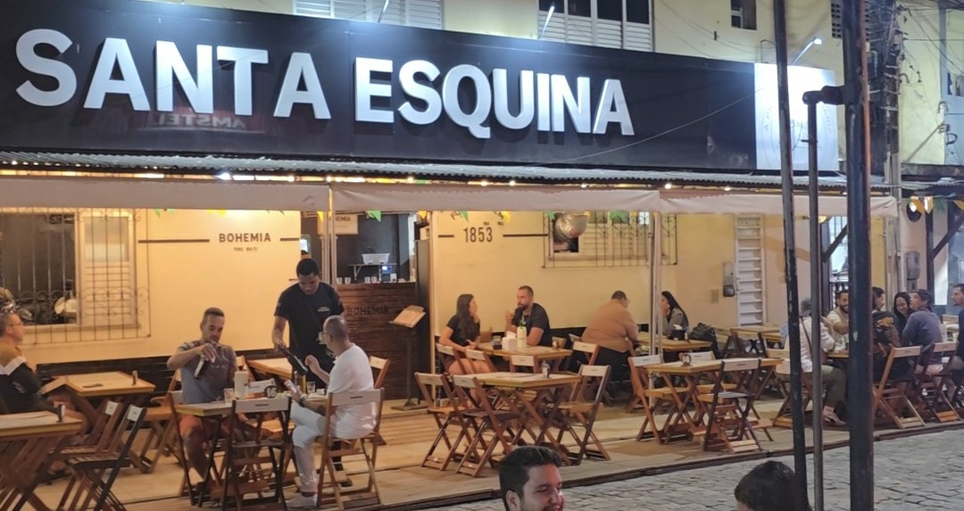 Descubre la Vibrante Pasarela del Alcohol en Brasil