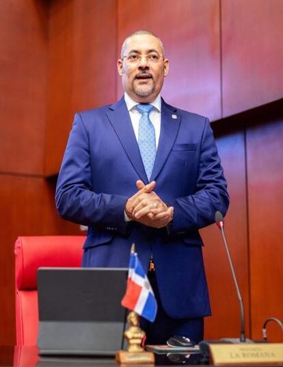 Senador Eduard Espiritusanto Propuesta Aplazar Nuevo Código Penal hasta 2027