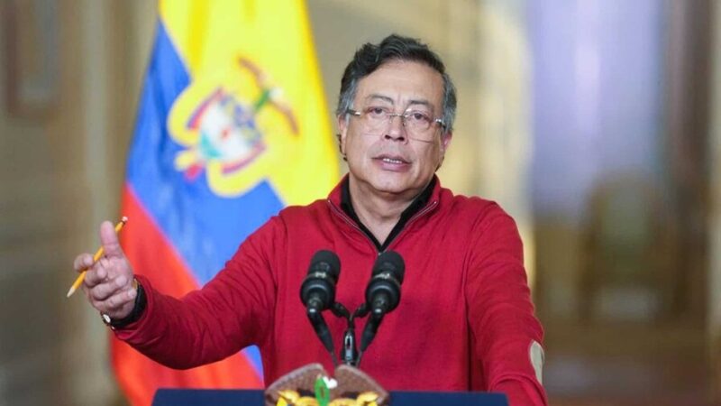 Controversia en Colombia: Suspensión Provisional del Presidente Petro