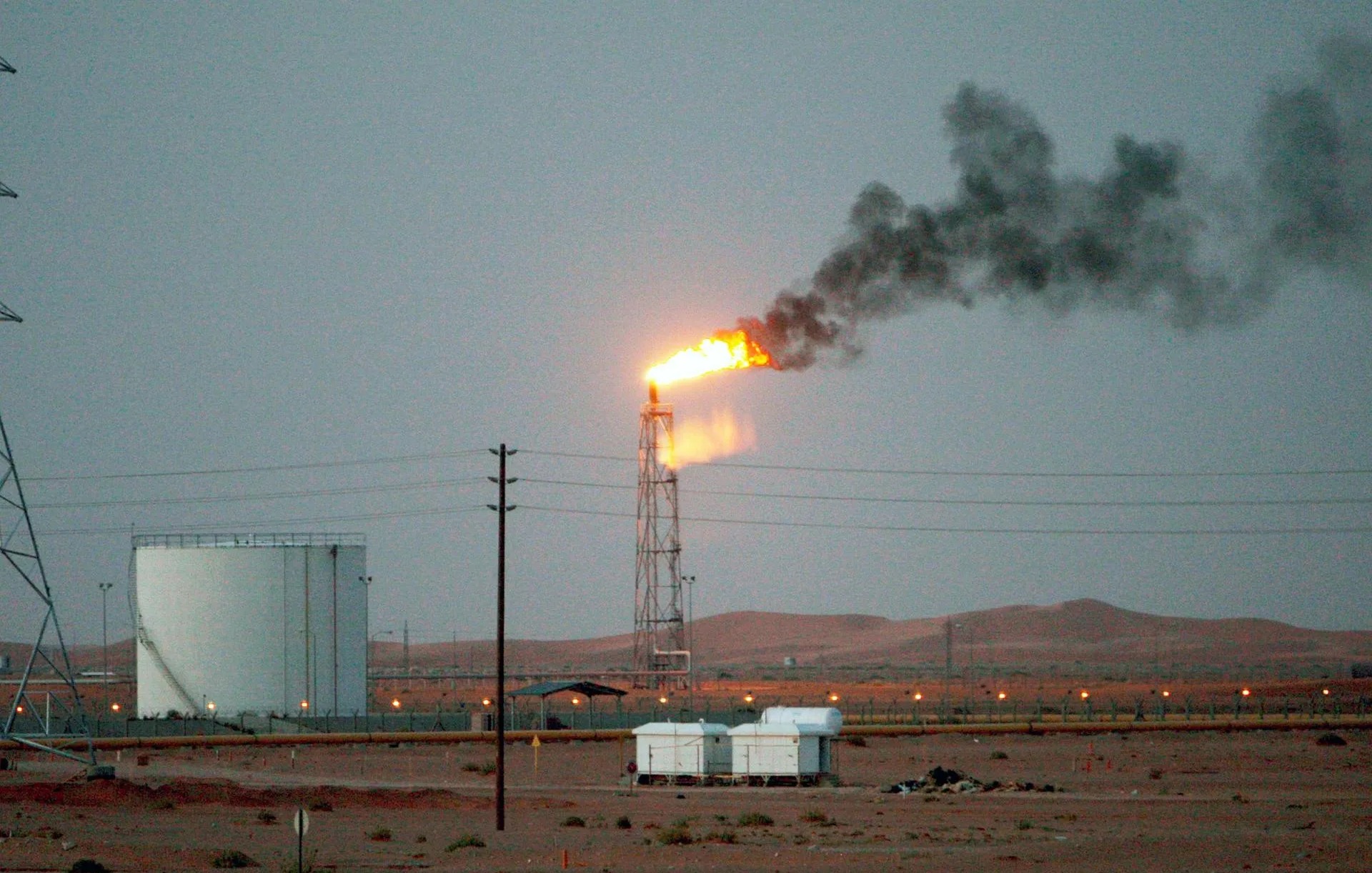Tragedia Aérea en Arabia Saudí: Helicóptero de Aramco se Estrella con 14 Víctimas Fatales