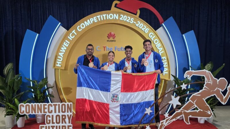 Estudiantes Dominicanos Triunfan en Competencia Global de Huawei en China