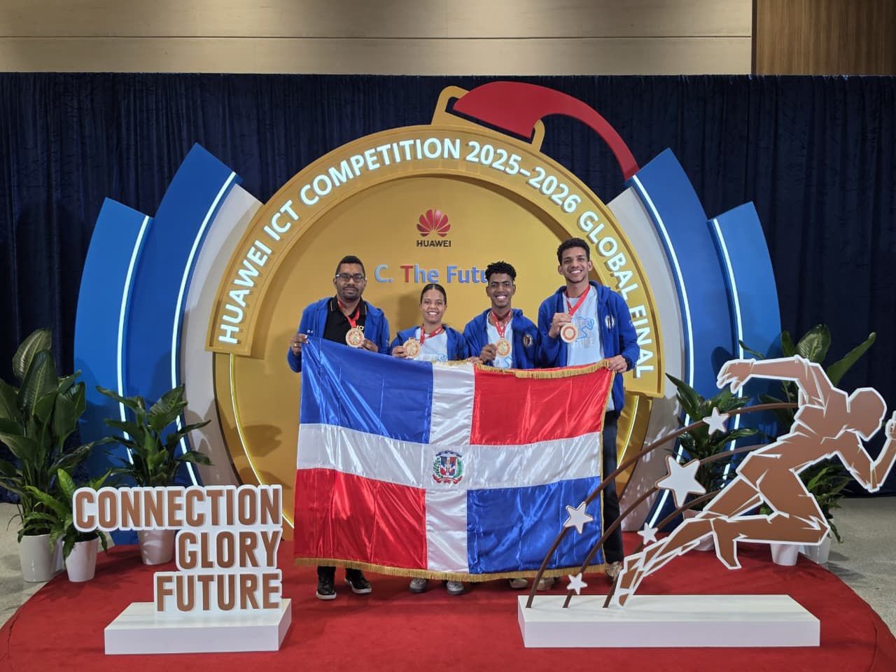 Estudiantes Dominicanos Triunfan en Competencia Global de Huawei en China