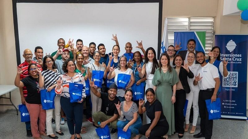 Banco Santa Cruz Fomenta Inclusión Financiera para Personas Sordas en RD