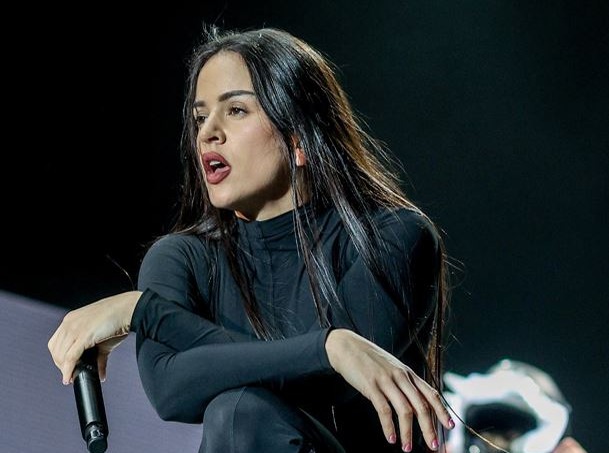Rosalía Cancela Conciertos en Florida por Emergencia Familiar, pero Confirma Presentación en Boston