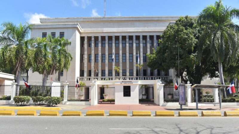 Educación lidera el gasto en remuneraciones del Gobierno Central en 2026
