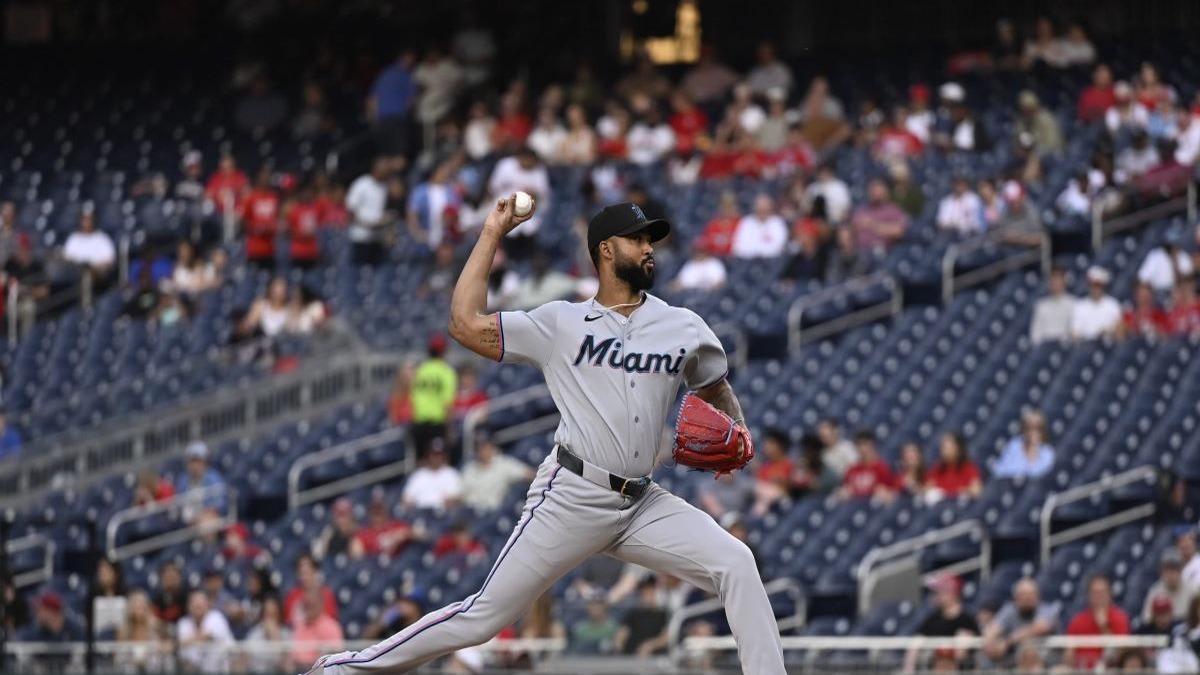 Sandy Alcántara brilla en apertura clave para los Marlins