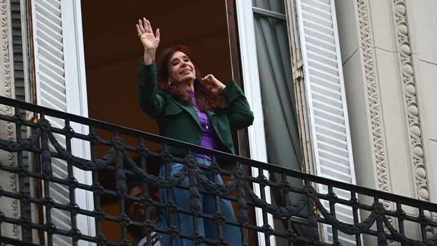 Cristina Fernández: Un Año de Prisión Domiciliaria y el Futuro del Peronismo