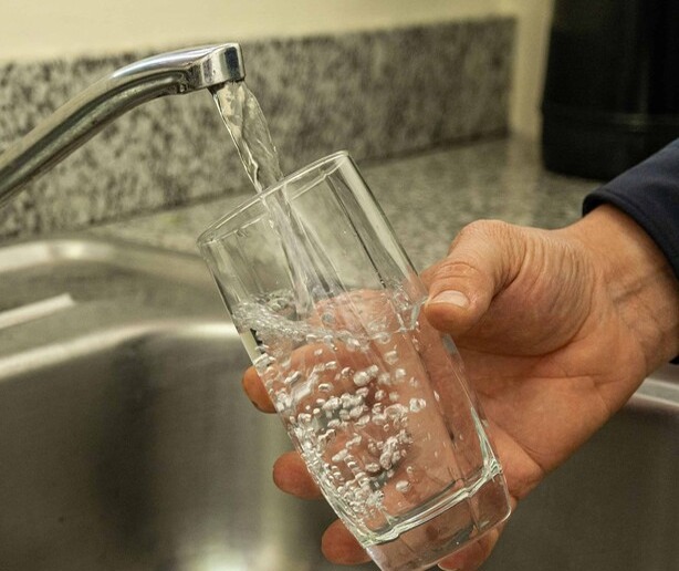 ¿Es Realmente Seguro Beber Agua del Grifo en República Dominicana?