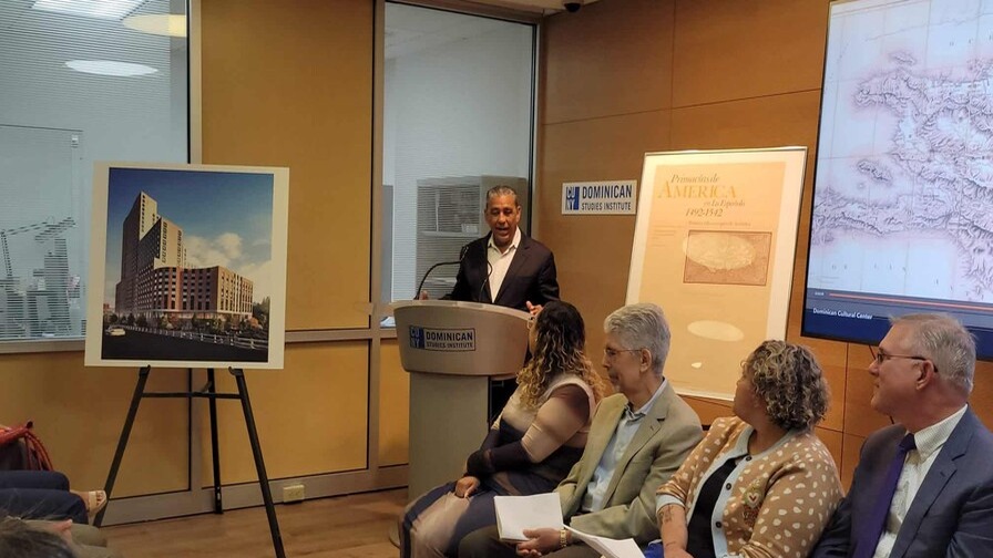 Adriano Espaillat Promueve Centro Cultural Dominicano en Nueva York