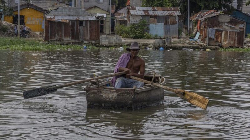 Cruzar el Ozama: Un Viaje en Yola en Pleno Siglo XXI