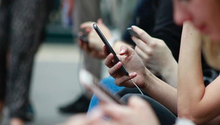 El Impacto de los Teléfonos Inteligentes en la Natalidad Global