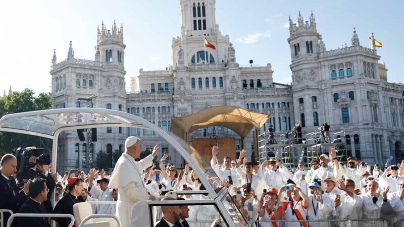 Histórica Misa del Papa León XIV en España Reúne a Multitudinaria Asistencia