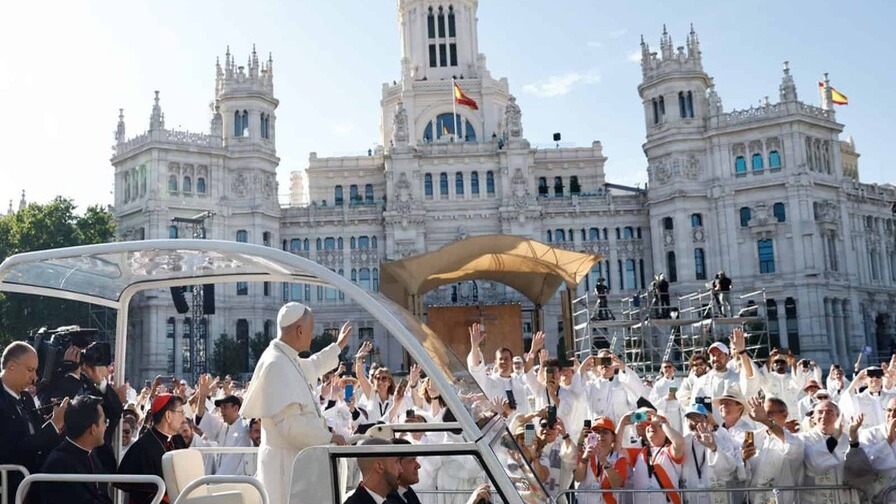 Histórica Misa del Papa León XIV en España Reúne a Multitudinaria Asistencia
