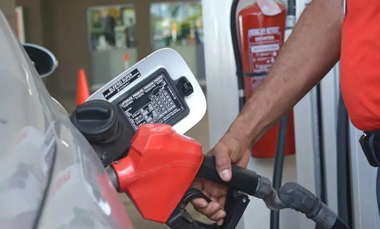 Gobierno Anuncia Reducción en Precios de Combustibles Clave