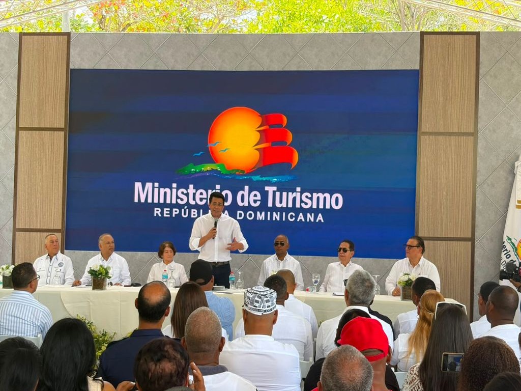 David Collado Impulsa el Turismo del Sur con Nuevas Obras en Baní