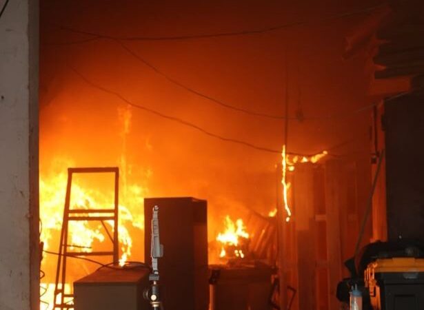 Devastador incendio consume tienda de muebles en Villa María