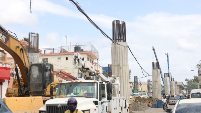 Residentes de Villa Mella Expresan Frustración por Retrasos en el Metro de Santo Domingo