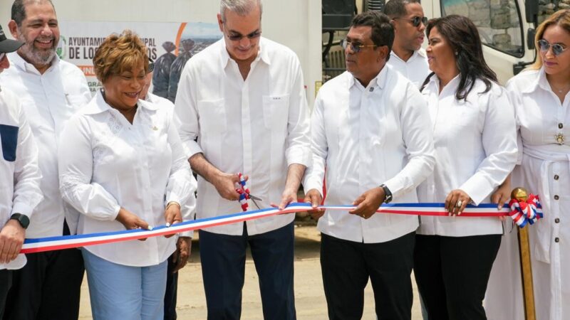 Abinader y Santos inauguran moderna estación de residuos en Los Alcarrizos