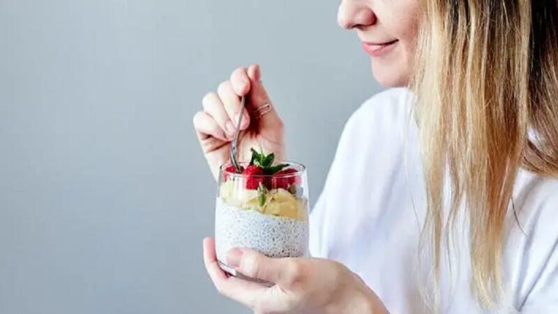 Cinco Alimentos Clave para Fortalecer tus Huesos Más Allá de la Leche