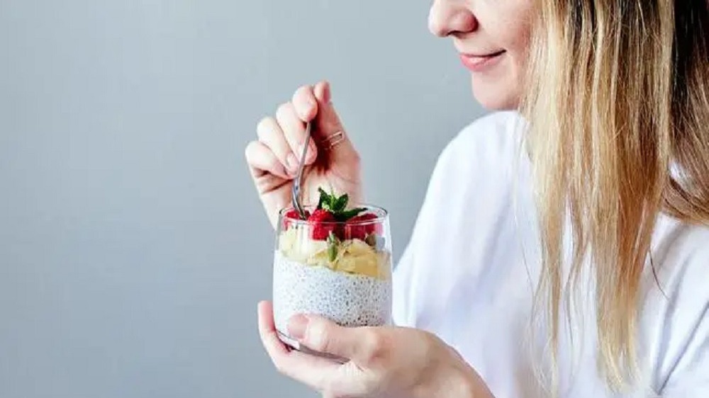 Cinco Alimentos Clave para Fortalecer tus Huesos Más Allá de la Leche