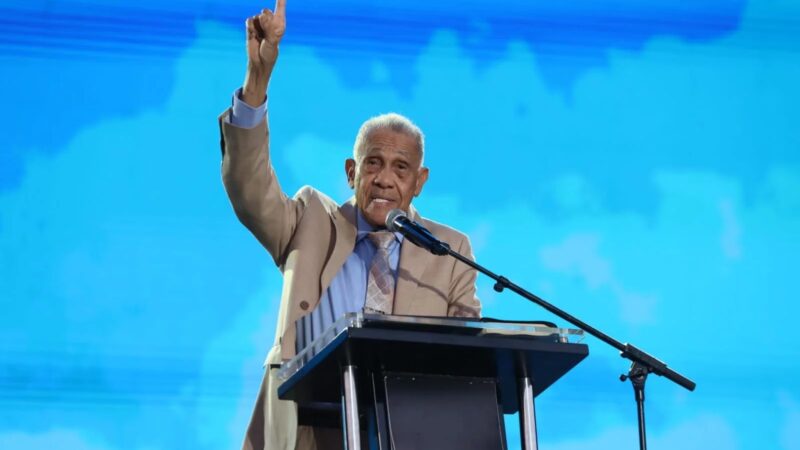 Ezequiel Molina Agradece a Nuria Piera por Encender el Debate sobre Líderes Religiosos