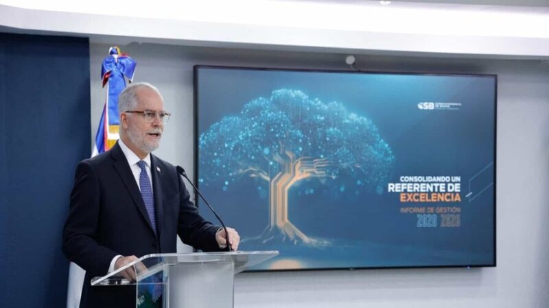 Alejandro Fernández W. se Despide de la Superintendencia de Bancos