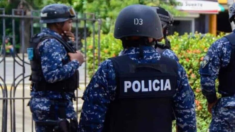 Detención de Policías en Santo Domingo por Presunta Cocaína
