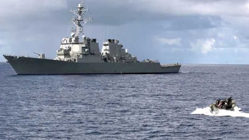EE.UU. Refuerza Bloqueo Naval a Irán en Medio de Pausa Diplomática