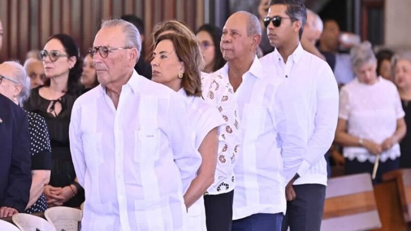 Frank Rainieri Rinde Homenaje a Monseñor Antonio Camilo en Emotiva Ceremonia