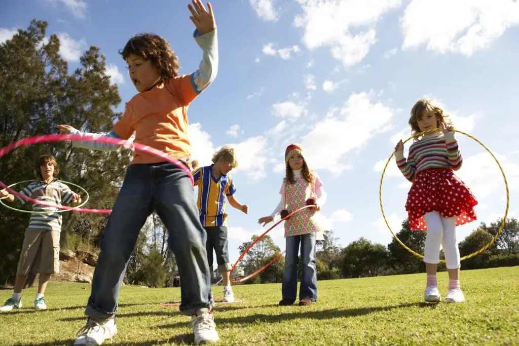 Psicóloga Recomienda Reducir Pantallas y Fomentar Juegos al Aire Libre en Vacaciones