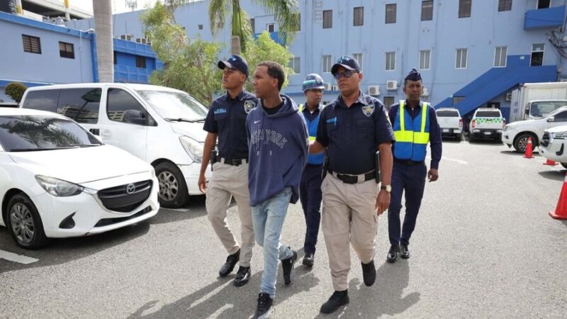 Se Entrega Joven Acusado de Feminicidio de Adolescente en Santo Domingo