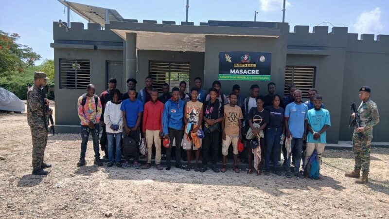 Ejército Dominicano Refuerza Control Fronterizo con Detención de Indocumentados y Carga Ilegal de Madera