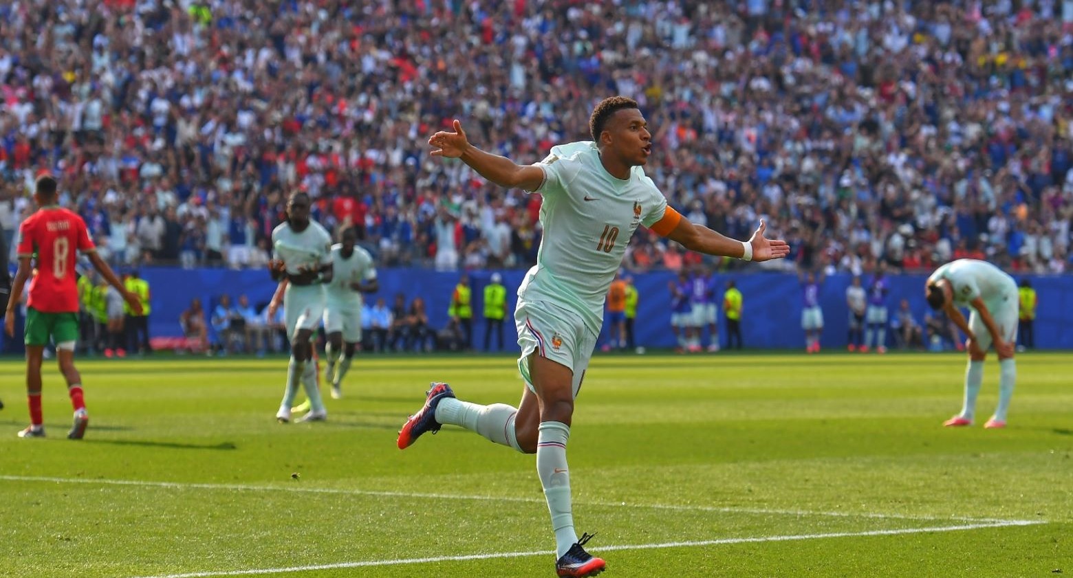 Mbappé y Dembélé Conducen a Francia a la Semifinal del Mundial