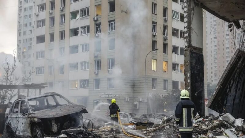 Devastador Ataque Ruso en Kiev Deja 14 Muertos en Vísperas de la Cumbre de la OTAN