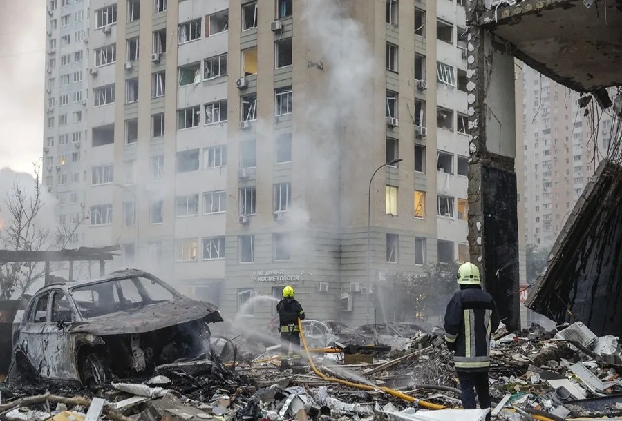 Devastador Ataque Ruso en Kiev Deja 14 Muertos en Vísperas de la Cumbre de la OTAN