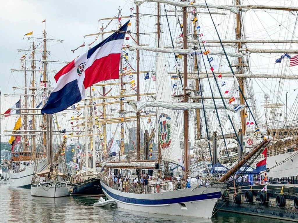 Buque Dominicano Deslumbra en Desfile Naval de Nueva York por Aniversario de Independencia de EE.UU.