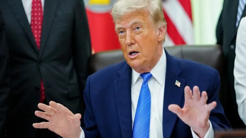Trump Asegura Libre Tránsito en el Estrecho de Ormuz Pese a Tensión con Irán