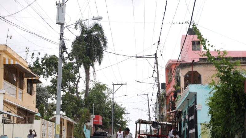 Residentes de Villa Mella Sufren Apagones Prolongados por Obras del Metro