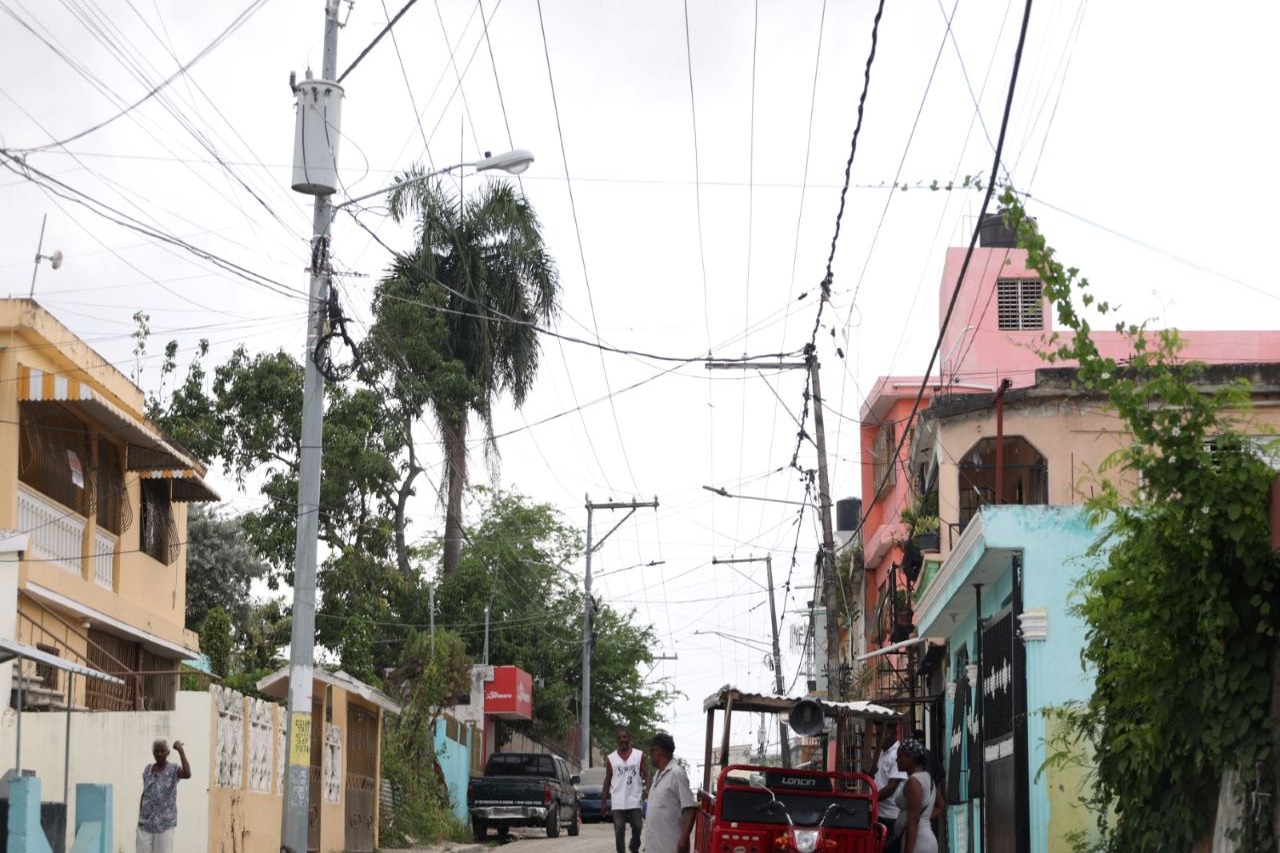 Residentes de Villa Mella Sufren Apagones Prolongados por Obras del Metro