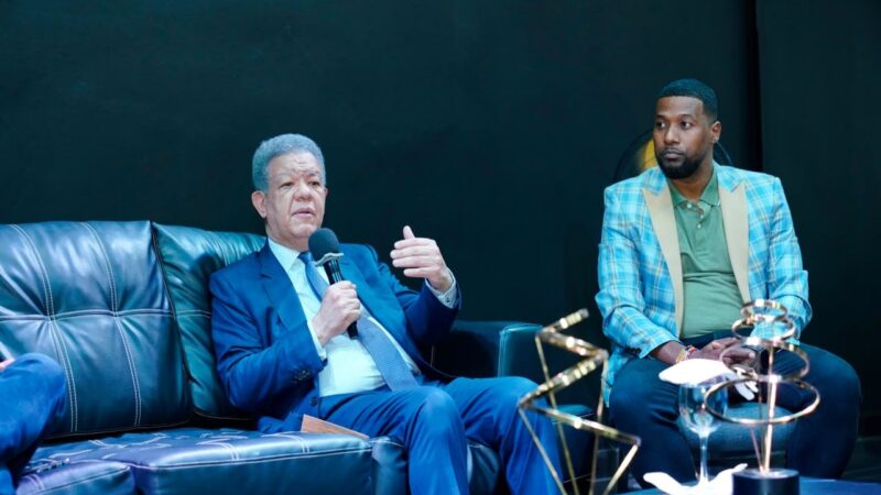Leonel Fernández Aboga por Fortalecer la Educación ante el Avance de la IA