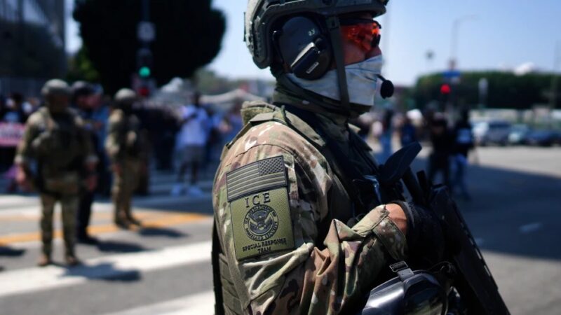 Controversia por Falta de Cámaras Corporales en Agentes del ICE tras Tiroteo en Houston